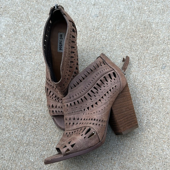 🎉Like New! Not Rated Chunky Sandals - Picture 1 of 4